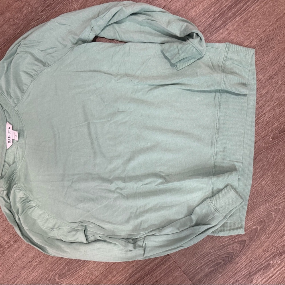 Athleta Sage Green Crew Neck Top